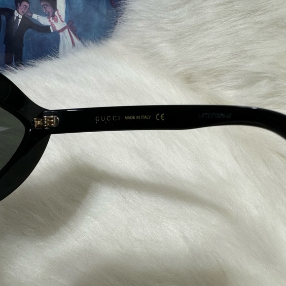 Gucci GG0085S 002 Black (Lip) Sunglasses - Picture 5 of 8
